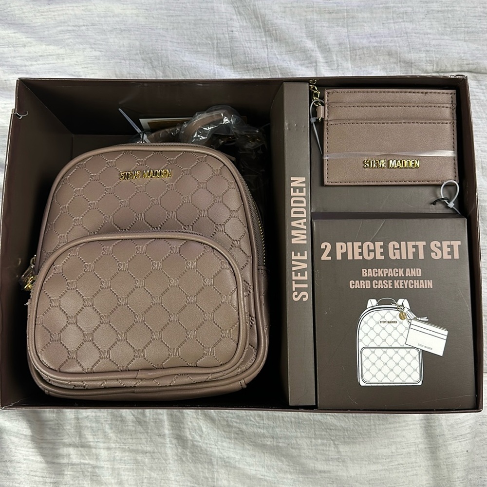 Steve Madden 2 piece gift set backpack and wallet key chain